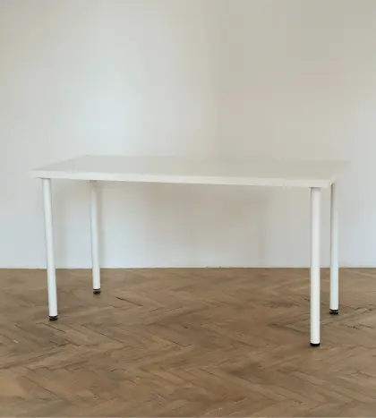 Medium table